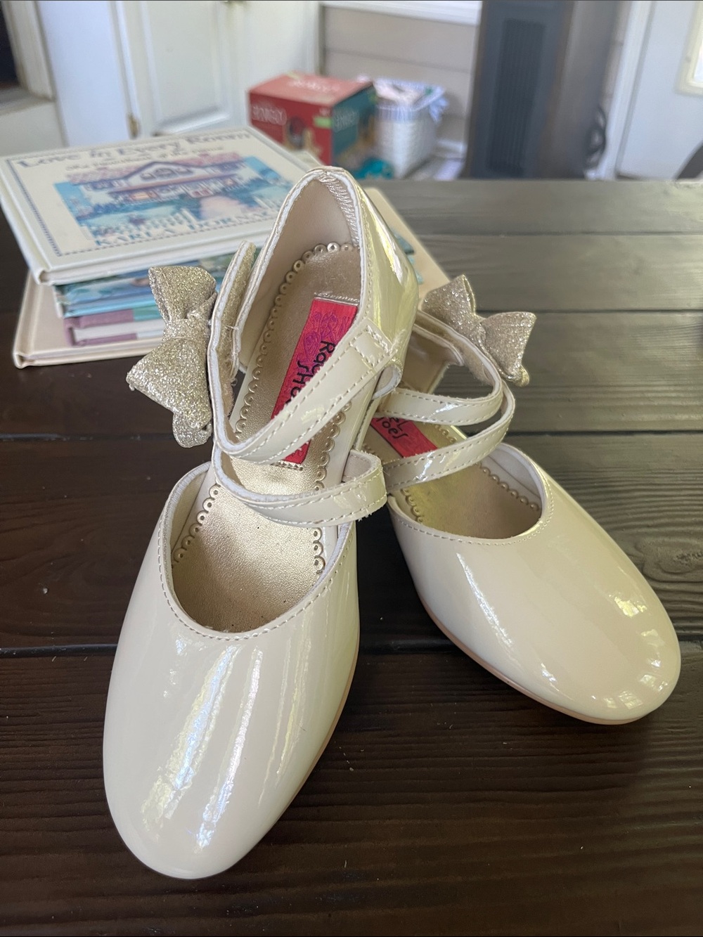 Rachel Shoes Cream Patent Mary Janes with Gold Glitter Bows NWOT